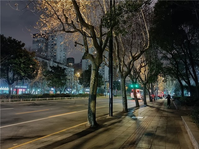 realme真我V15测评:媲美旗舰机,50W闪充超速了