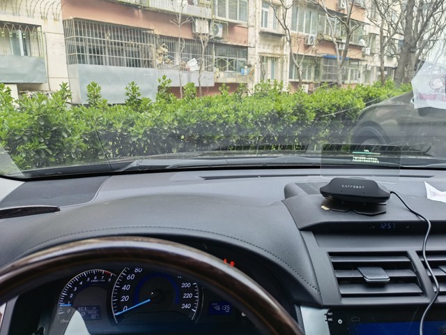 太科幻了,全透明导航仪:车萝卜智能HUD智炫版测评
