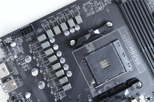 三代锐龙平民首选!技嘉小雕B550M AORUS PRO评测
