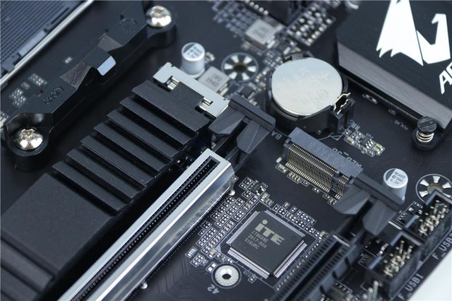三代锐龙平民首选!技嘉小雕B550M AORUS PRO评测