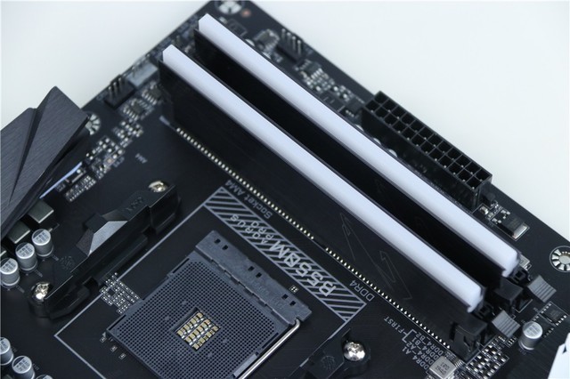 三代锐龙平民首选!技嘉小雕B550M AORUS PRO评测