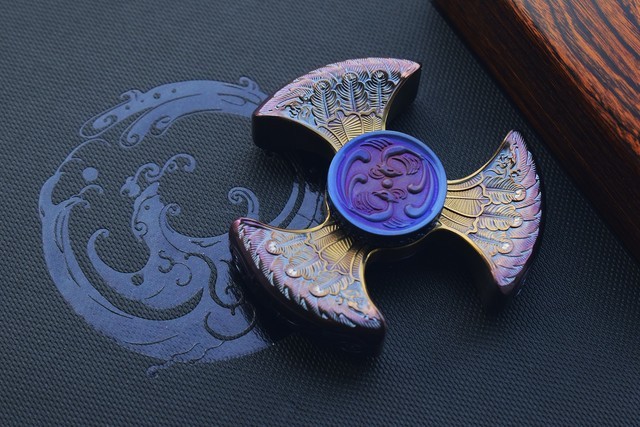 向死而生—fegve"浴火凤凰"指尖陀螺赏评