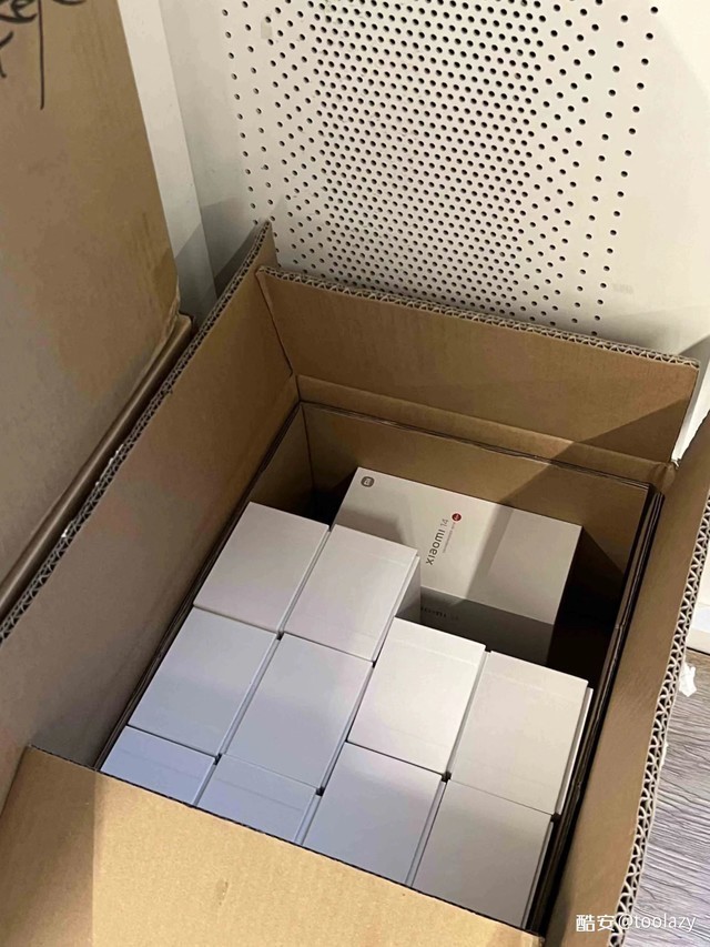 产品:12s(12gb/512gb)小米手机中关村在线消息:近日,一张小米14的仓库